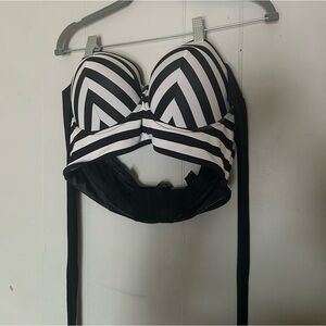 Torrid Black & White Chevron Strapless Bikini Top Wrap Tie Plus Size 1